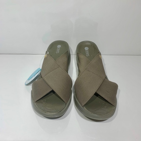 naturalizer bzees sandals